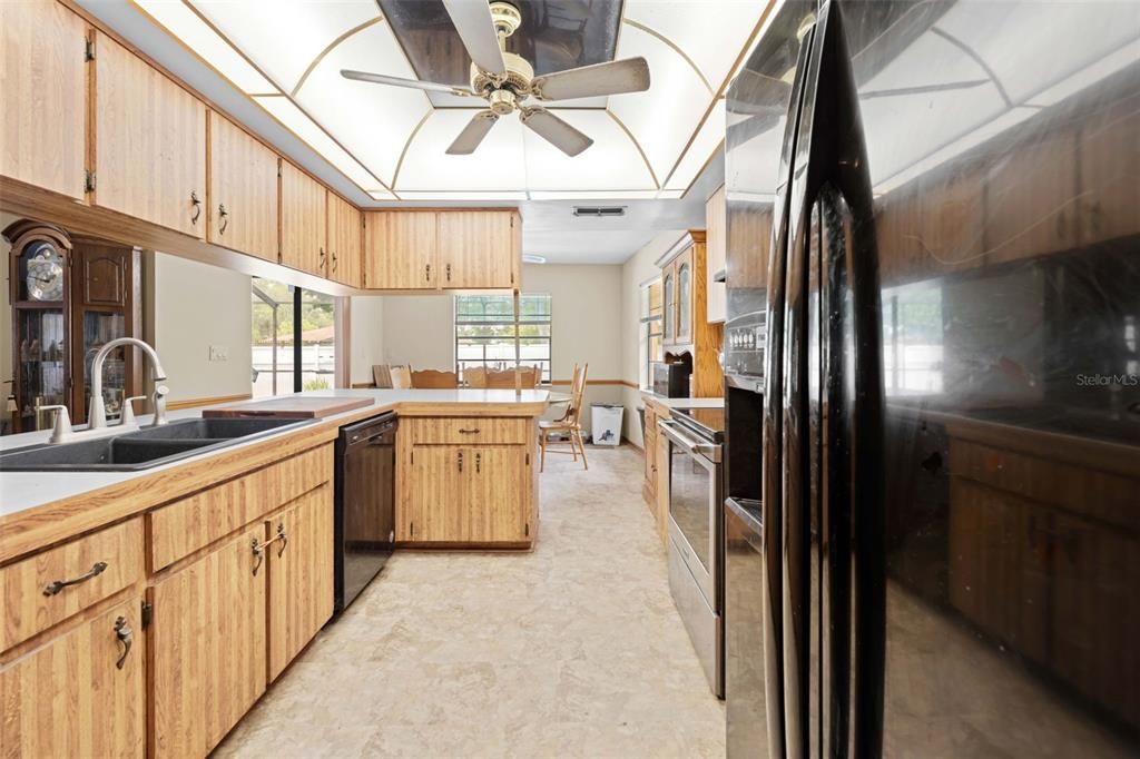 На продажу: $350,000 (3 спален, 2 ванн, 1977 Квадратных фут)