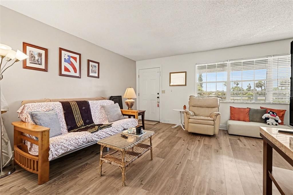 На продажу: $239,900 (1 спален, 1 ванн, 623 Квадратных фут)