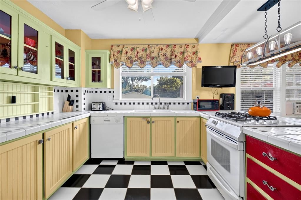 For Sale: $460,000 (3 beds, 2 baths, 2012 Square Feet)
