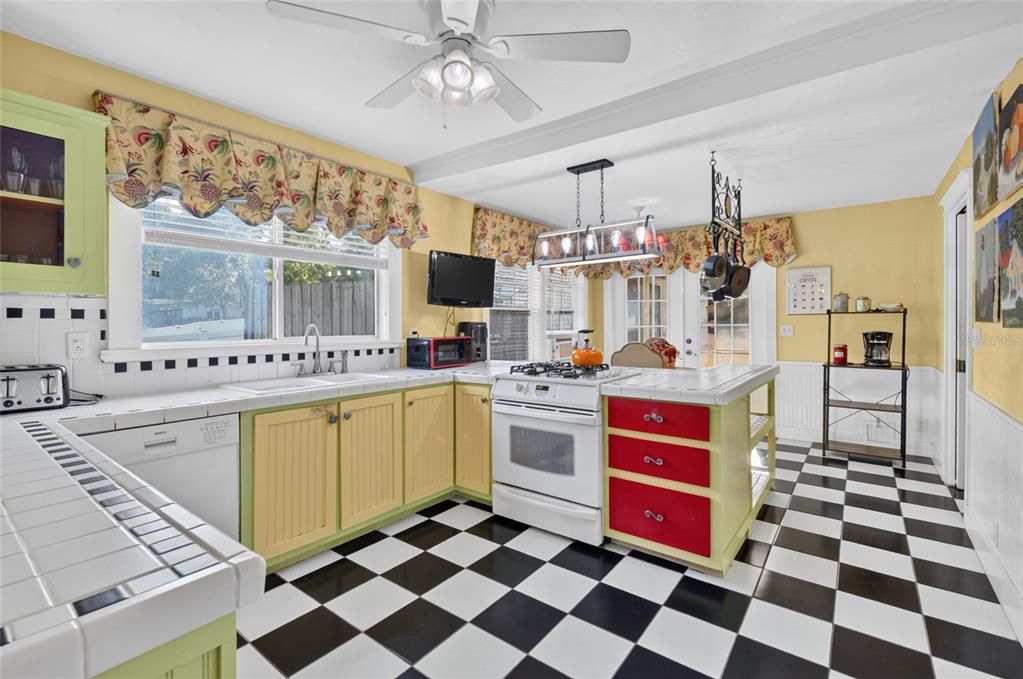 For Sale: $460,000 (3 beds, 2 baths, 2012 Square Feet)