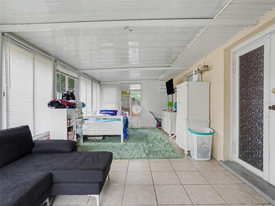 На продажу: $235,000 (2 спален, 1 ванн, 1053 Квадратных фут)