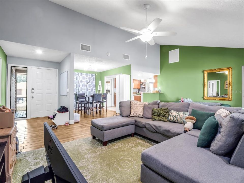 For Sale: $425,000 (3 beds, 2 baths, 1509 Square Feet)