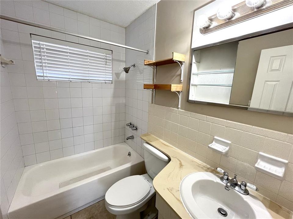 For Rent: $1,650 (2 beds, 1 baths, 1019 Square Feet)