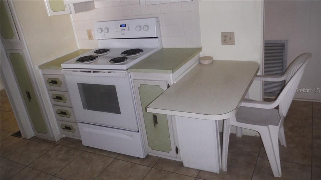 На продажу: $109,900 (2 спален, 2 ванн, 864 Квадратных фут)