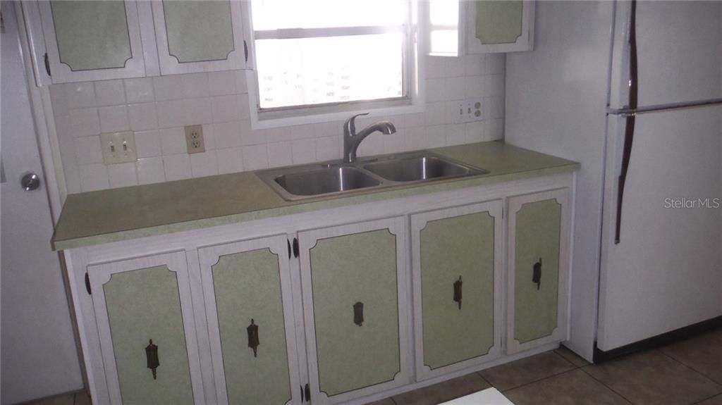 На продажу: $109,900 (2 спален, 2 ванн, 864 Квадратных фут)