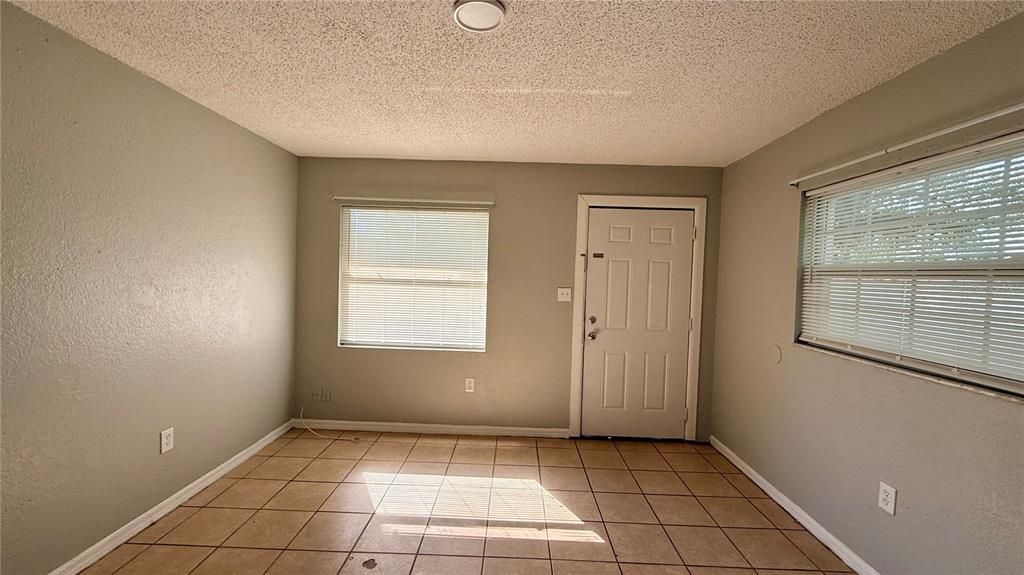 For Rent: $1,100 (3 beds, 1 baths, 1536 Square Feet)