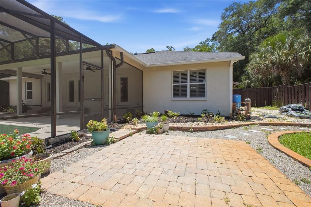 For Sale: $459,900 (3 beds, 2 baths, 2041 Square Feet)