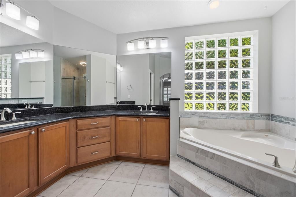 For Sale: $459,900 (3 beds, 2 baths, 2041 Square Feet)