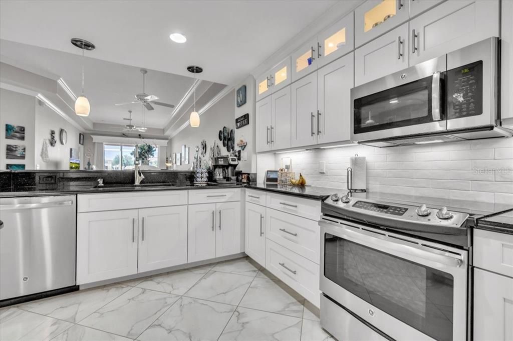 For Sale: $299,900 (2 beds, 2 baths, 1438 Square Feet)