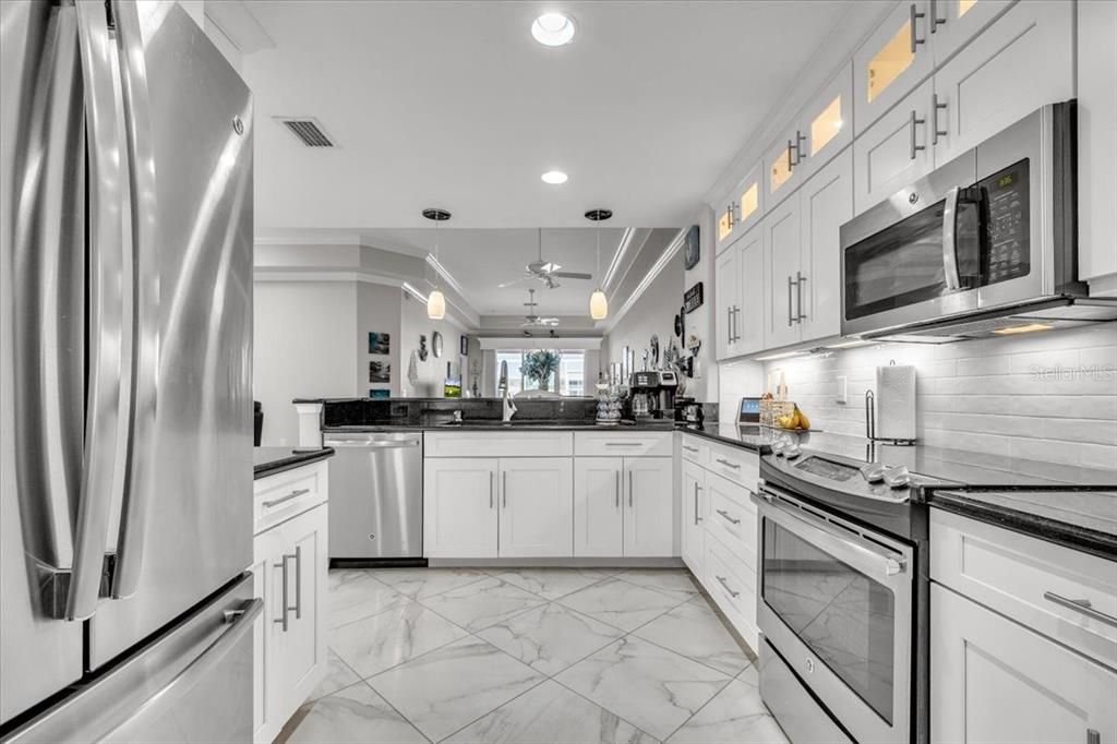 For Sale: $299,900 (2 beds, 2 baths, 1438 Square Feet)
