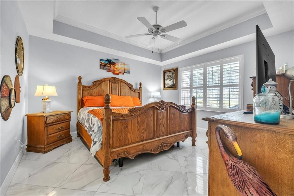 For Sale: $299,900 (2 beds, 2 baths, 1438 Square Feet)