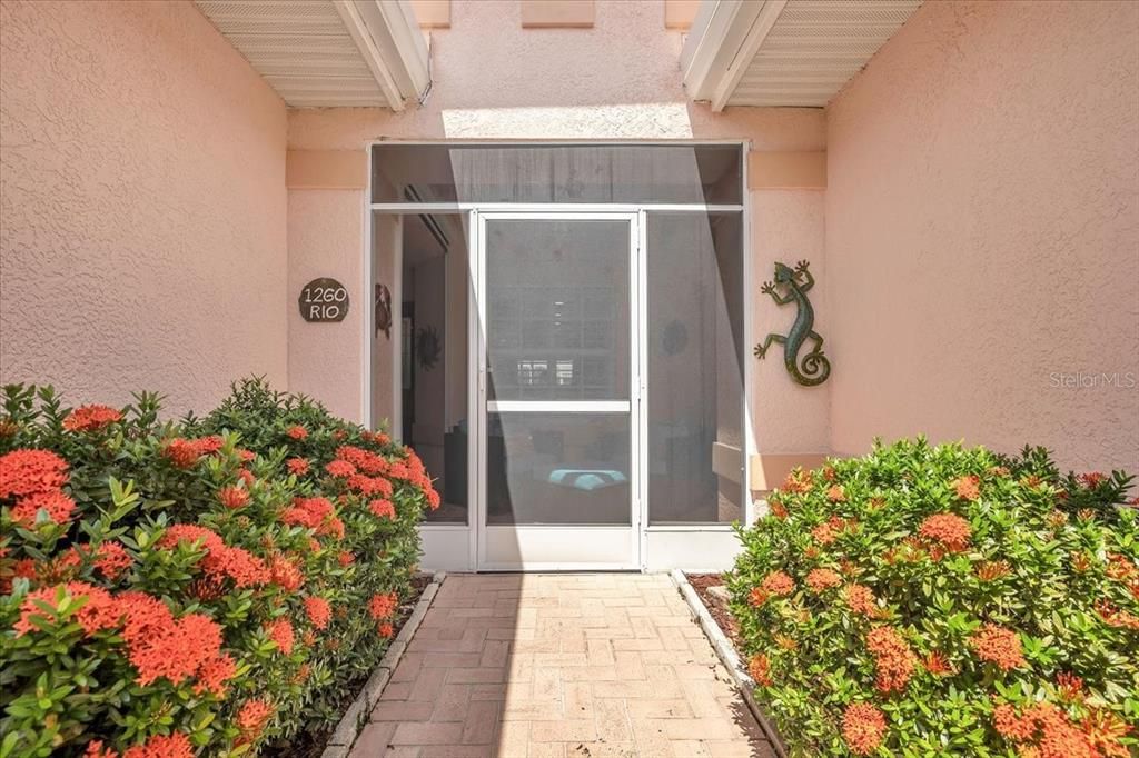 For Sale: $299,900 (2 beds, 2 baths, 1438 Square Feet)