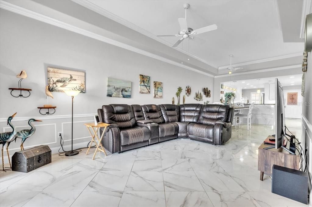 For Sale: $299,900 (2 beds, 2 baths, 1438 Square Feet)