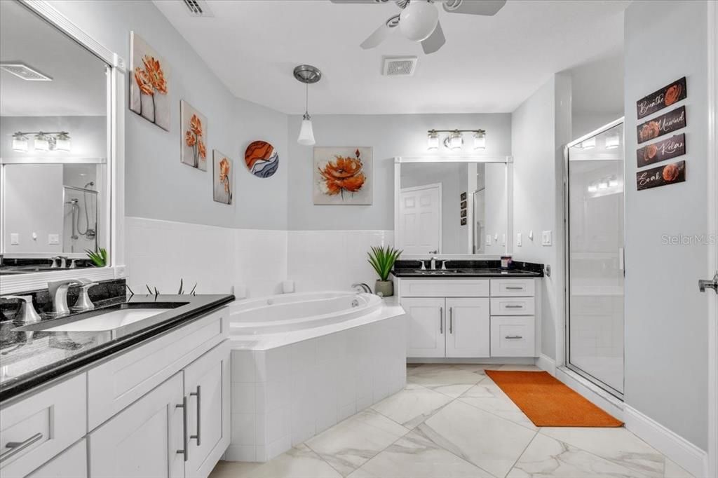 For Sale: $299,900 (2 beds, 2 baths, 1438 Square Feet)