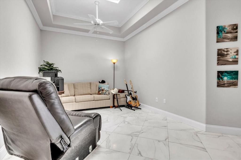 For Sale: $299,900 (2 beds, 2 baths, 1438 Square Feet)