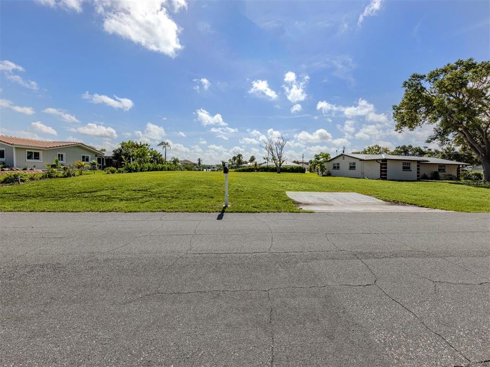 En Venta: $600,000 (0.34 acres)