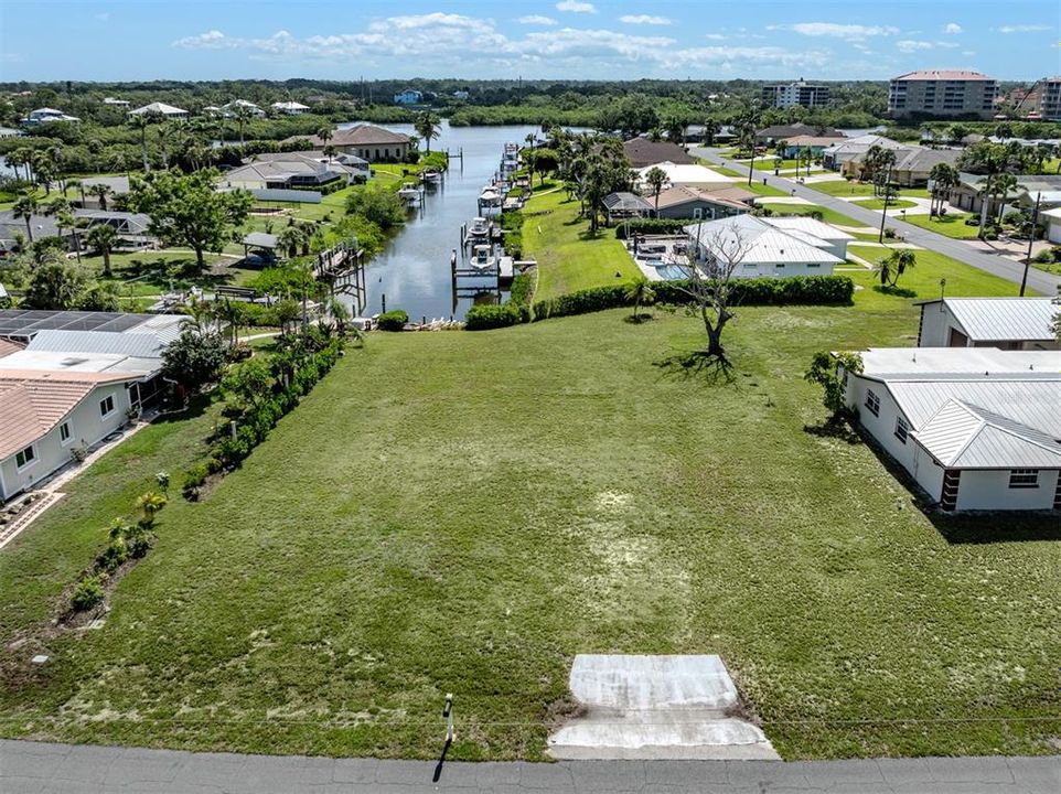 En Venta: $600,000 (0.34 acres)