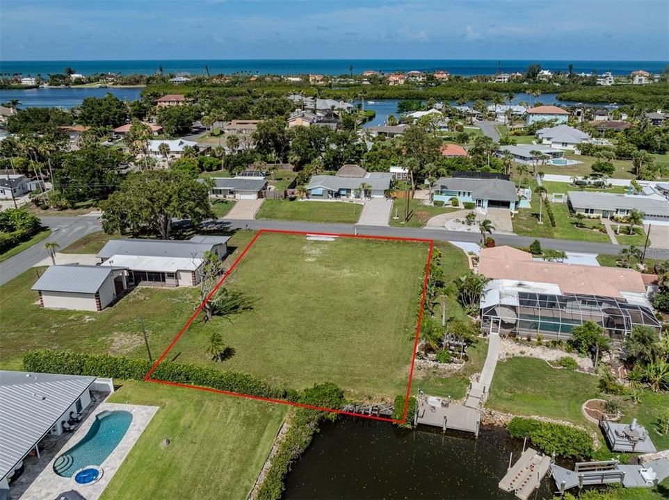En Venta: $600,000 (0.34 acres)