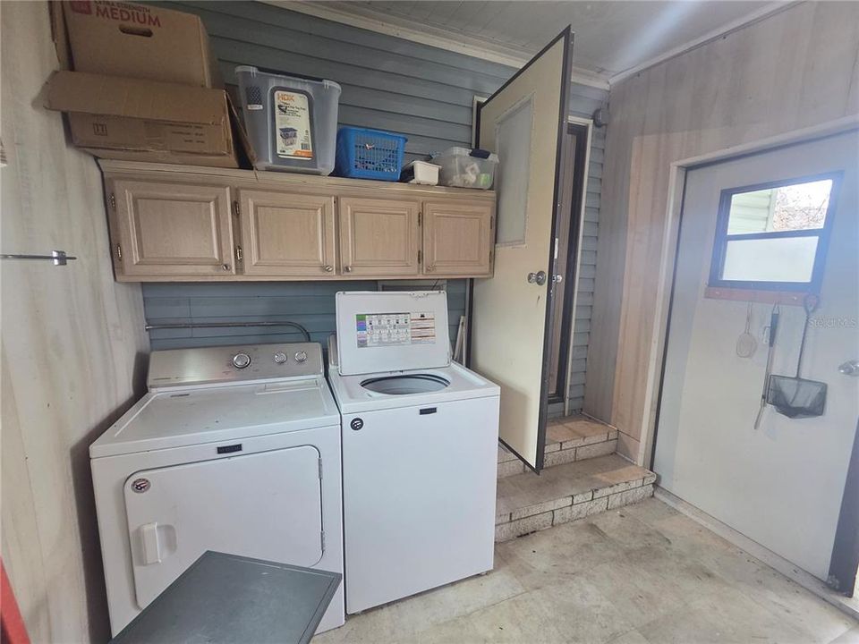 На продажу: $174,999 (2 спален, 2 ванн, 1040 Квадратных фут)