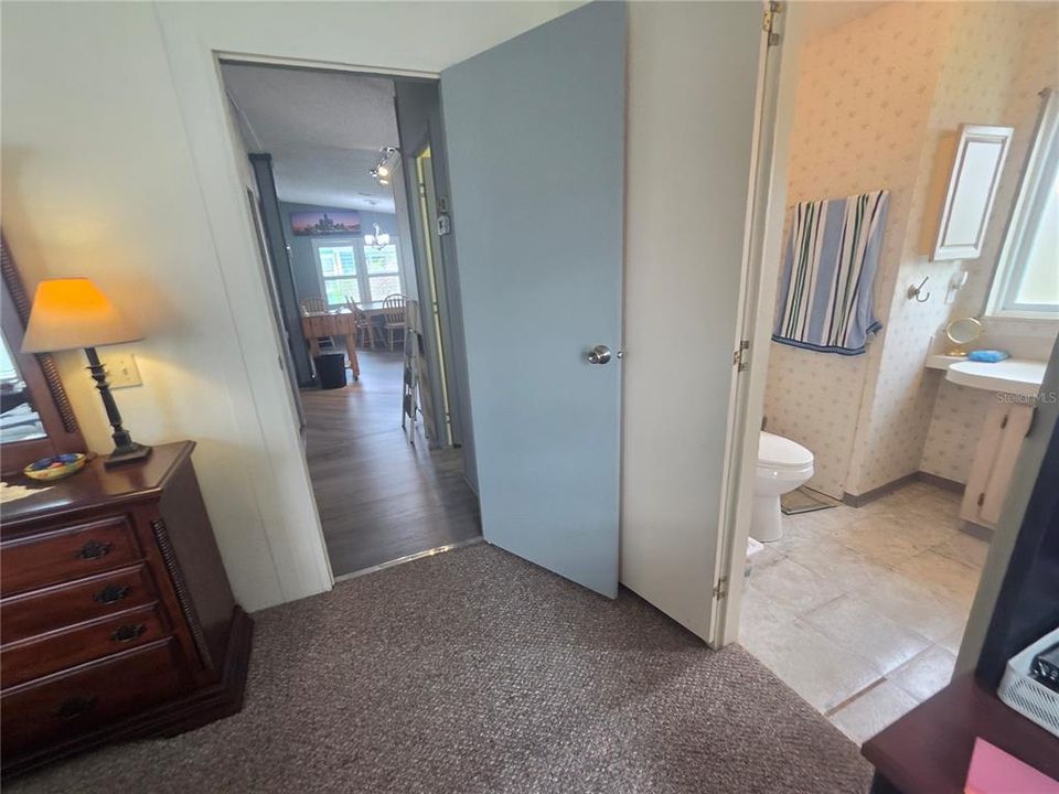 На продажу: $174,999 (2 спален, 2 ванн, 1040 Квадратных фут)