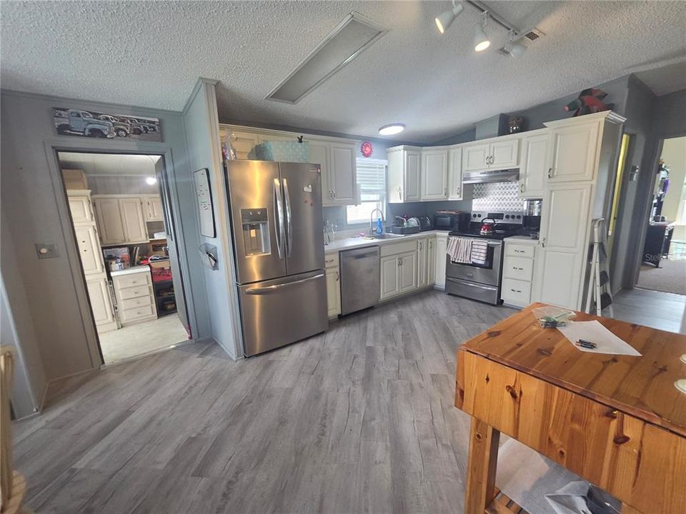 На продажу: $174,999 (2 спален, 2 ванн, 1040 Квадратных фут)