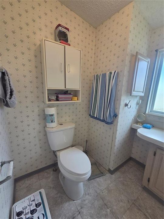 На продажу: $174,999 (2 спален, 2 ванн, 1040 Квадратных фут)