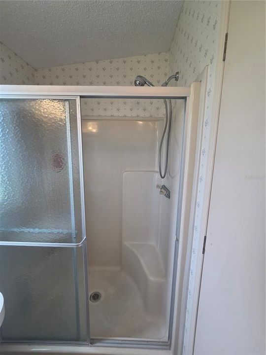 На продажу: $174,999 (2 спален, 2 ванн, 1040 Квадратных фут)