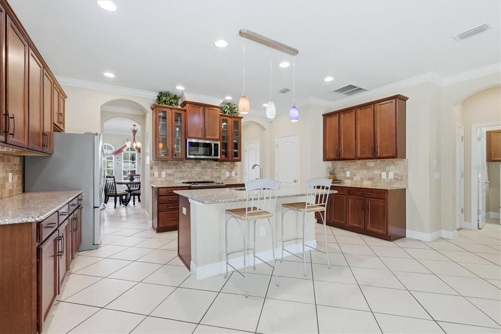 En Venta: $799,000 (4 camas, 3 baños, 2812 Pies cuadrados)