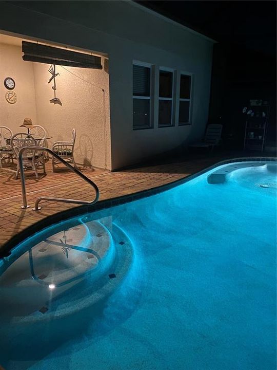 En Venta: $799,000 (4 camas, 3 baños, 2812 Pies cuadrados)