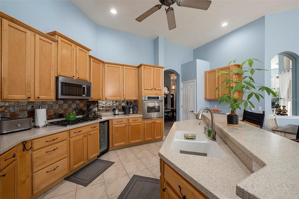 На продажу: $745,000 (5 спален, 4 ванн, 3449 Квадратных фут)
