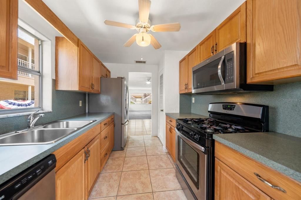 For Sale: $118,900 (2 beds, 2 baths, 1185 Square Feet)