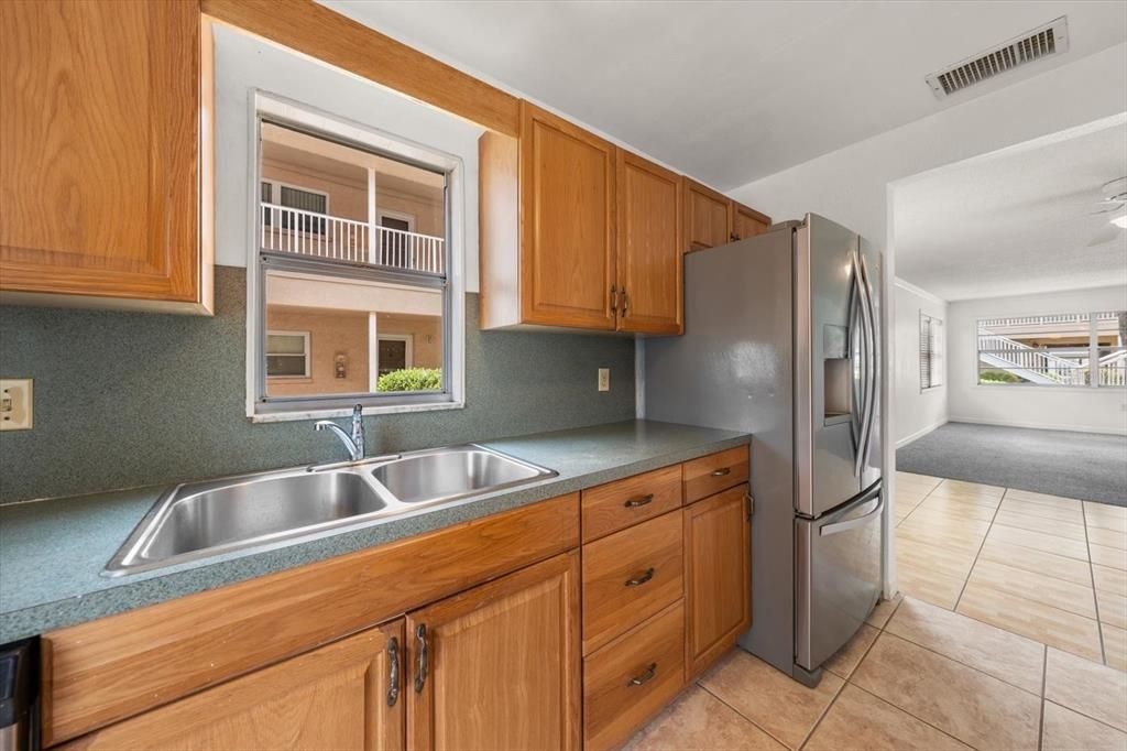 For Sale: $118,900 (2 beds, 2 baths, 1185 Square Feet)