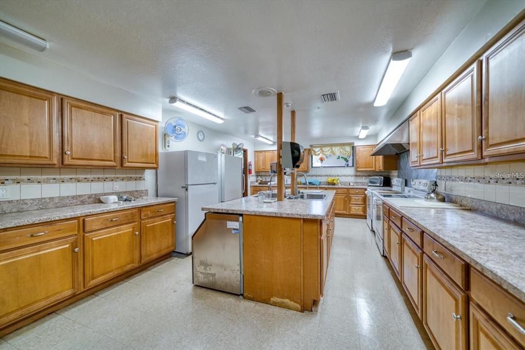 For Sale: $118,900 (2 beds, 2 baths, 1185 Square Feet)
