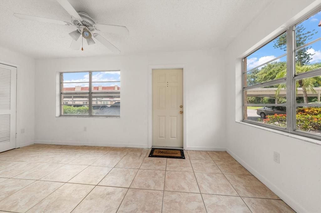 For Sale: $118,900 (2 beds, 2 baths, 1185 Square Feet)