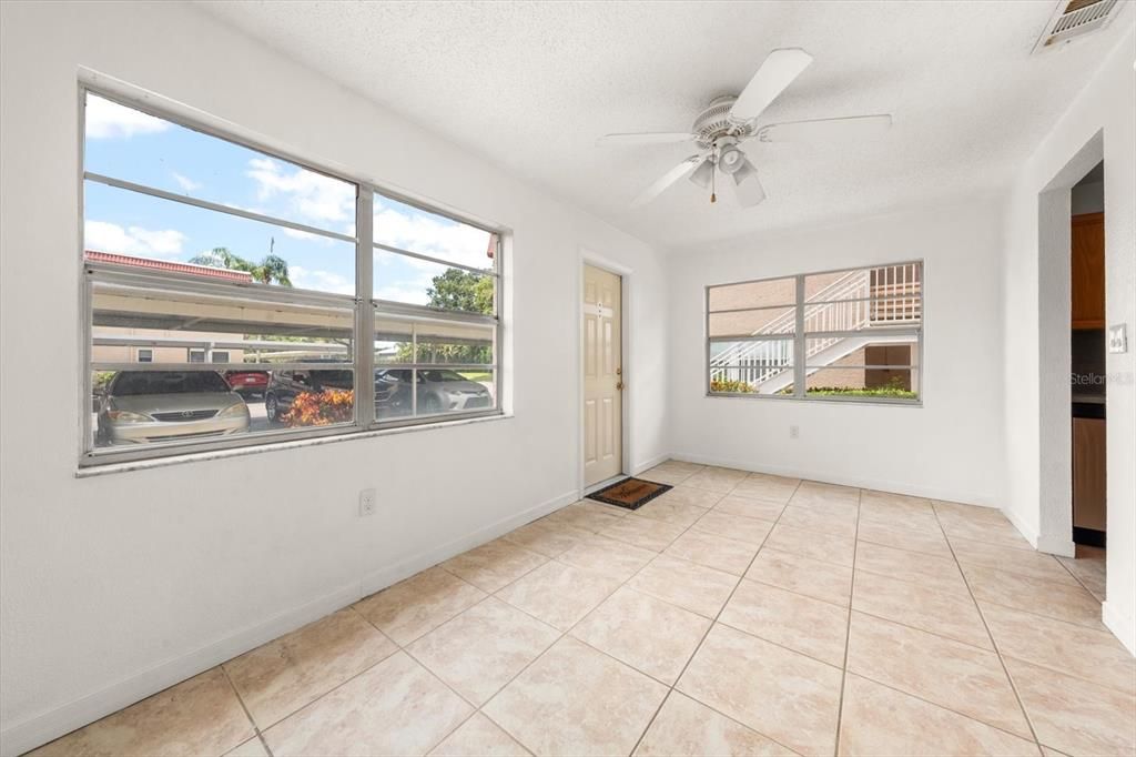 For Sale: $118,900 (2 beds, 2 baths, 1185 Square Feet)