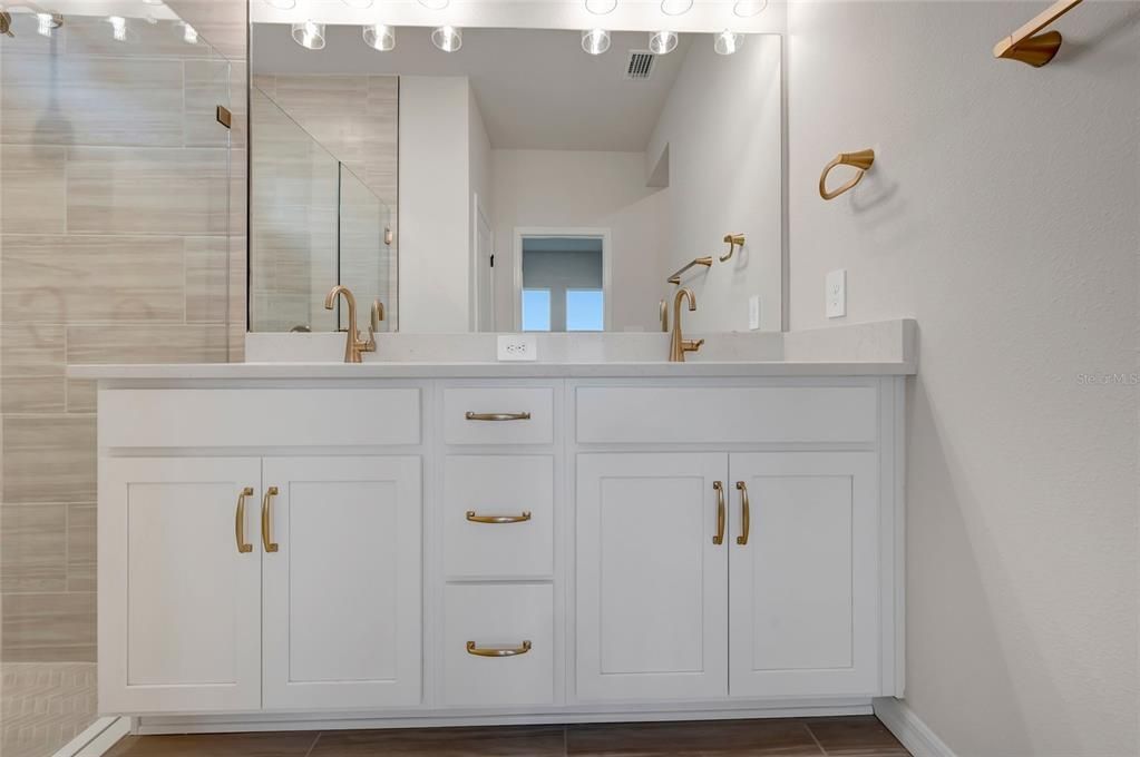For Sale: $474,242 (4 beds, 3 baths, 2201 Square Feet)
