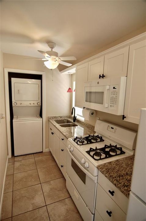 В аренду: $1,600 (2 спален, 1 ванн, 692 Квадратных фут)