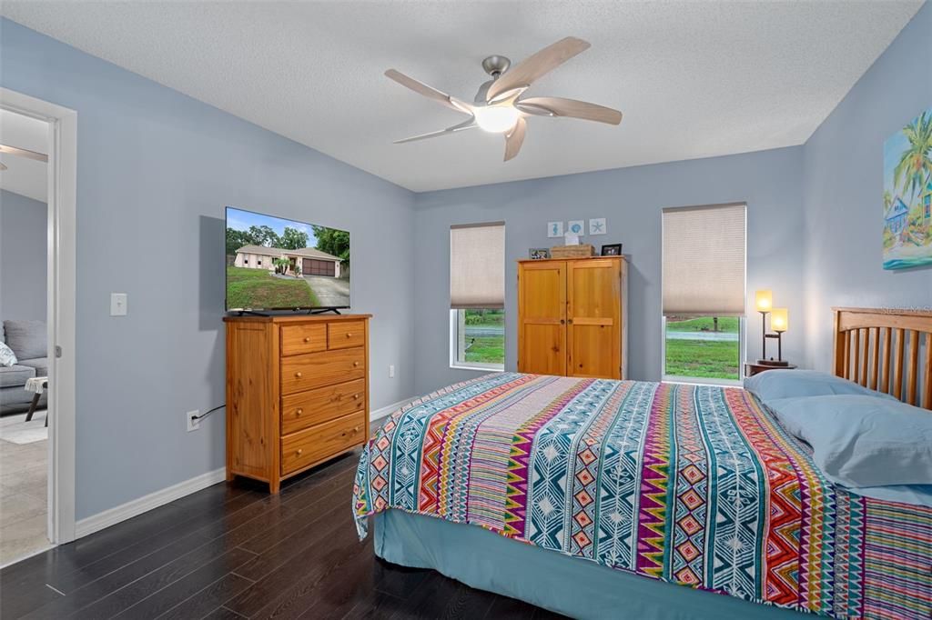 For Sale: $334,900 (2 beds, 2 baths, 1326 Square Feet)
