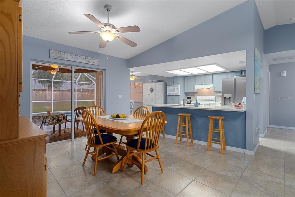 For Sale: $334,900 (2 beds, 2 baths, 1326 Square Feet)