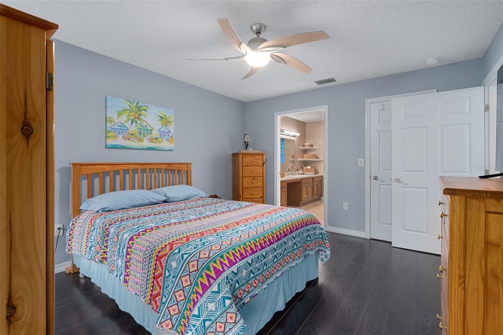 For Sale: $334,900 (2 beds, 2 baths, 1326 Square Feet)