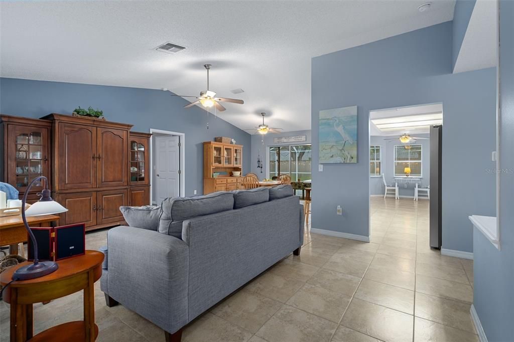 For Sale: $334,900 (2 beds, 2 baths, 1326 Square Feet)