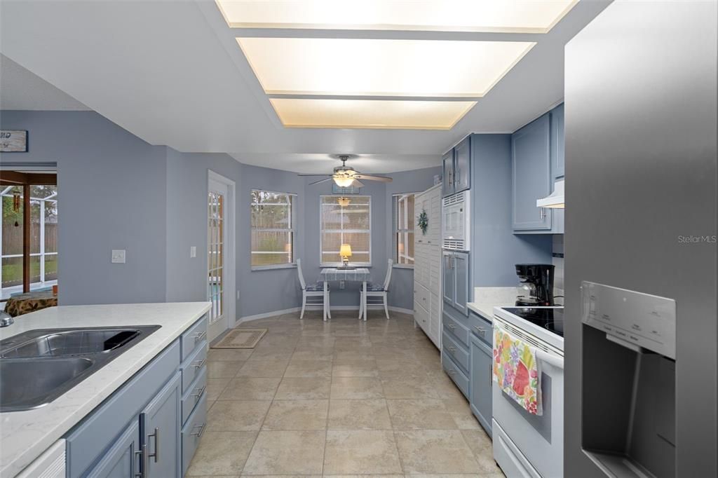 For Sale: $334,900 (2 beds, 2 baths, 1326 Square Feet)