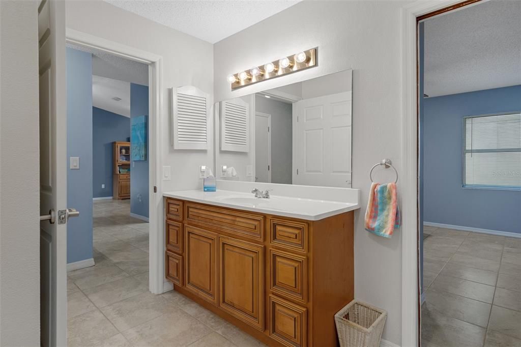 For Sale: $334,900 (2 beds, 2 baths, 1326 Square Feet)