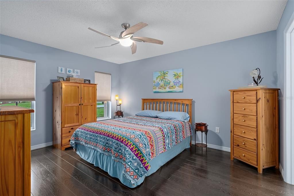 For Sale: $334,900 (2 beds, 2 baths, 1326 Square Feet)