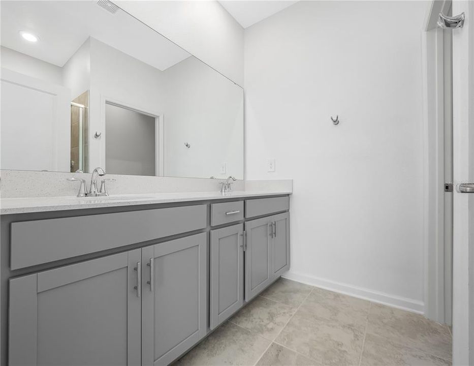 В аренду: $2,400 (4 спален, 2 ванн, 2000 Квадратных фут)