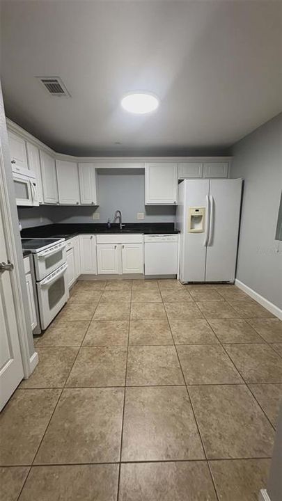 В аренду: $1,700 (2 спален, 2 ванн, 1365 Квадратных фут)