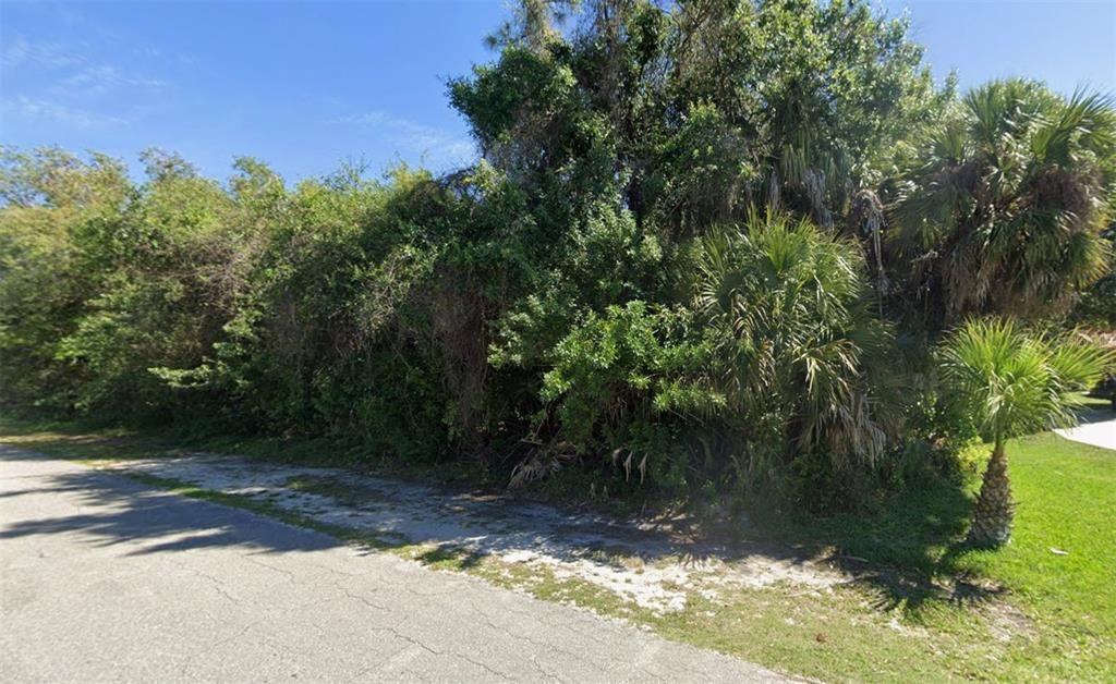 待售: $27,500 (0.50 acres)