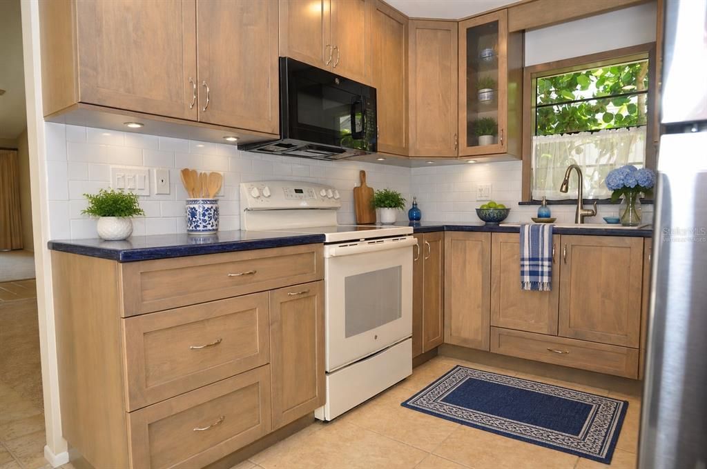 На продажу: $335,000 (2 спален, 2 ванн, 1445 Квадратных фут)