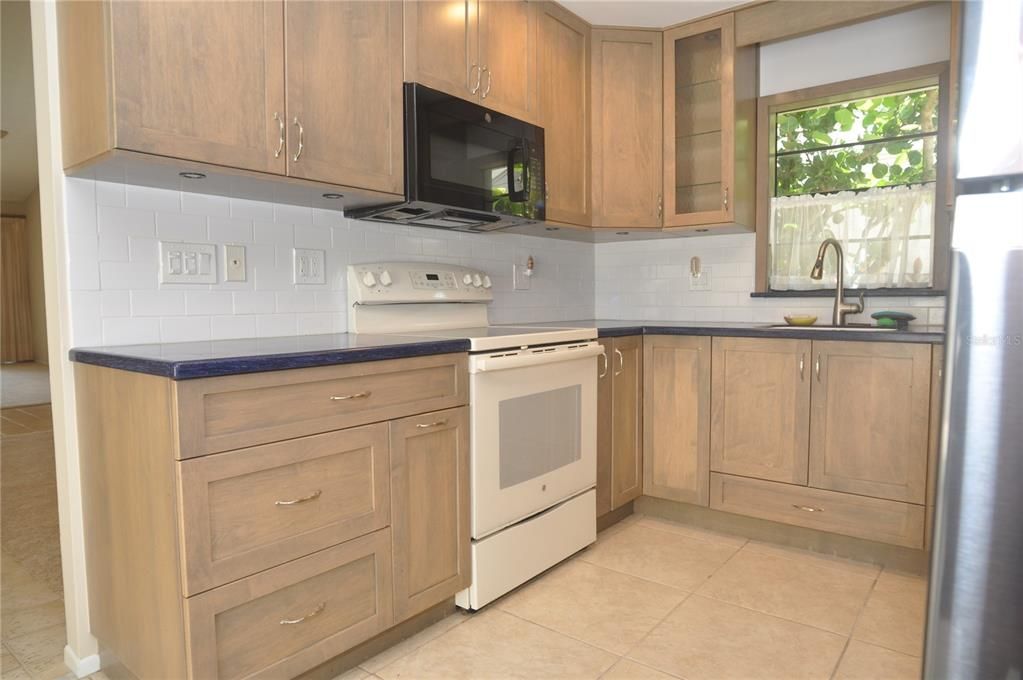 На продажу: $335,000 (2 спален, 2 ванн, 1445 Квадратных фут)