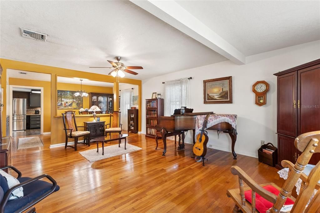 For Sale: $334,600 (3 beds, 2 baths, 1788 Square Feet)